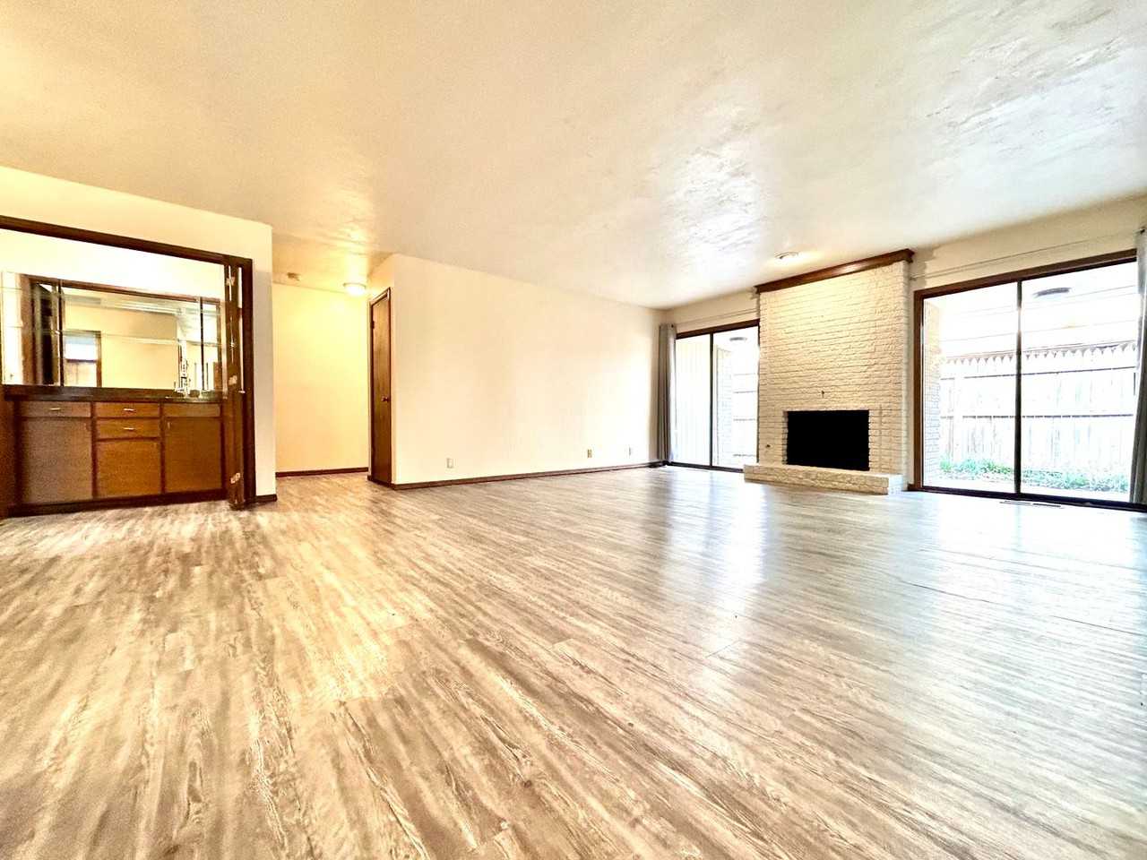 8025 Nw 104th St - Photo 3 of 38