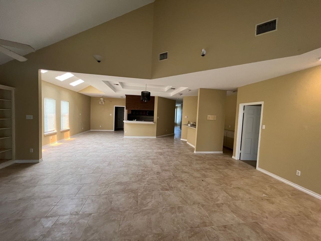 6303 Oso Pkwy - Photo 3 of 8