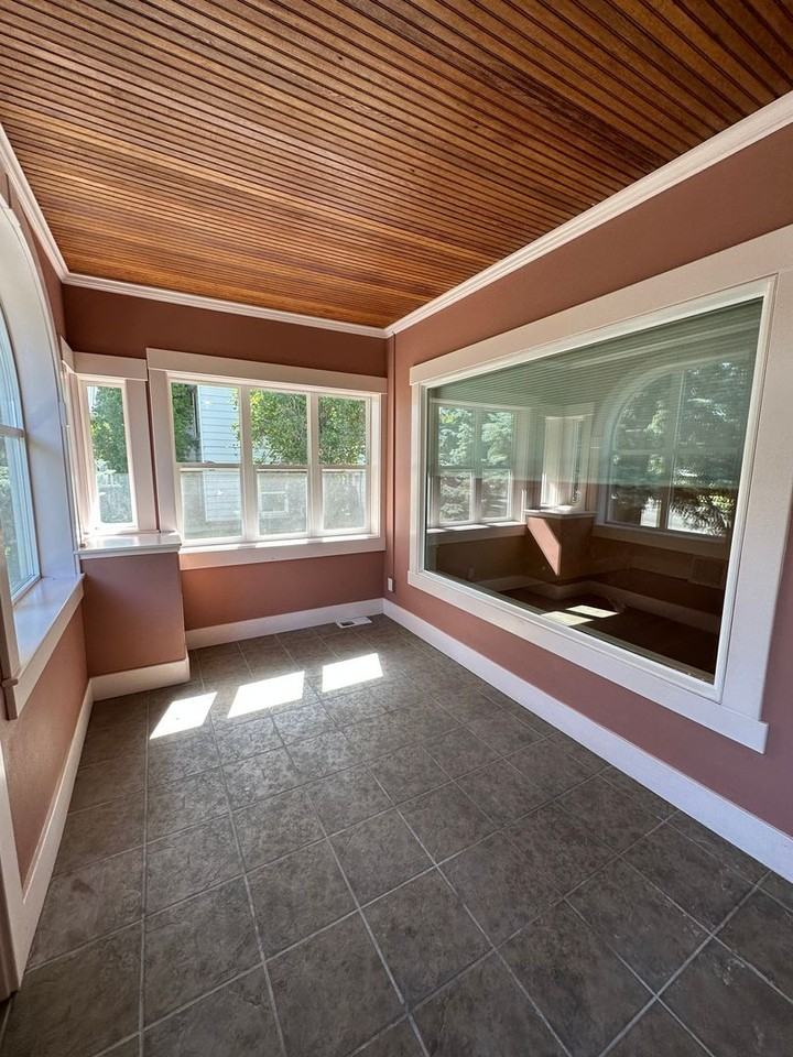 272 E 2nd S - Photo 3 of 32