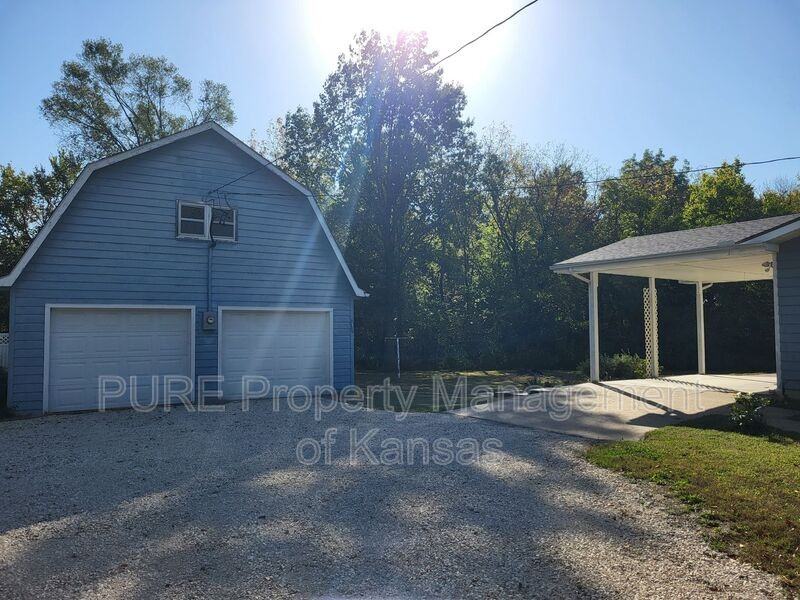 522 S Delaware St - Photo 3 of 20