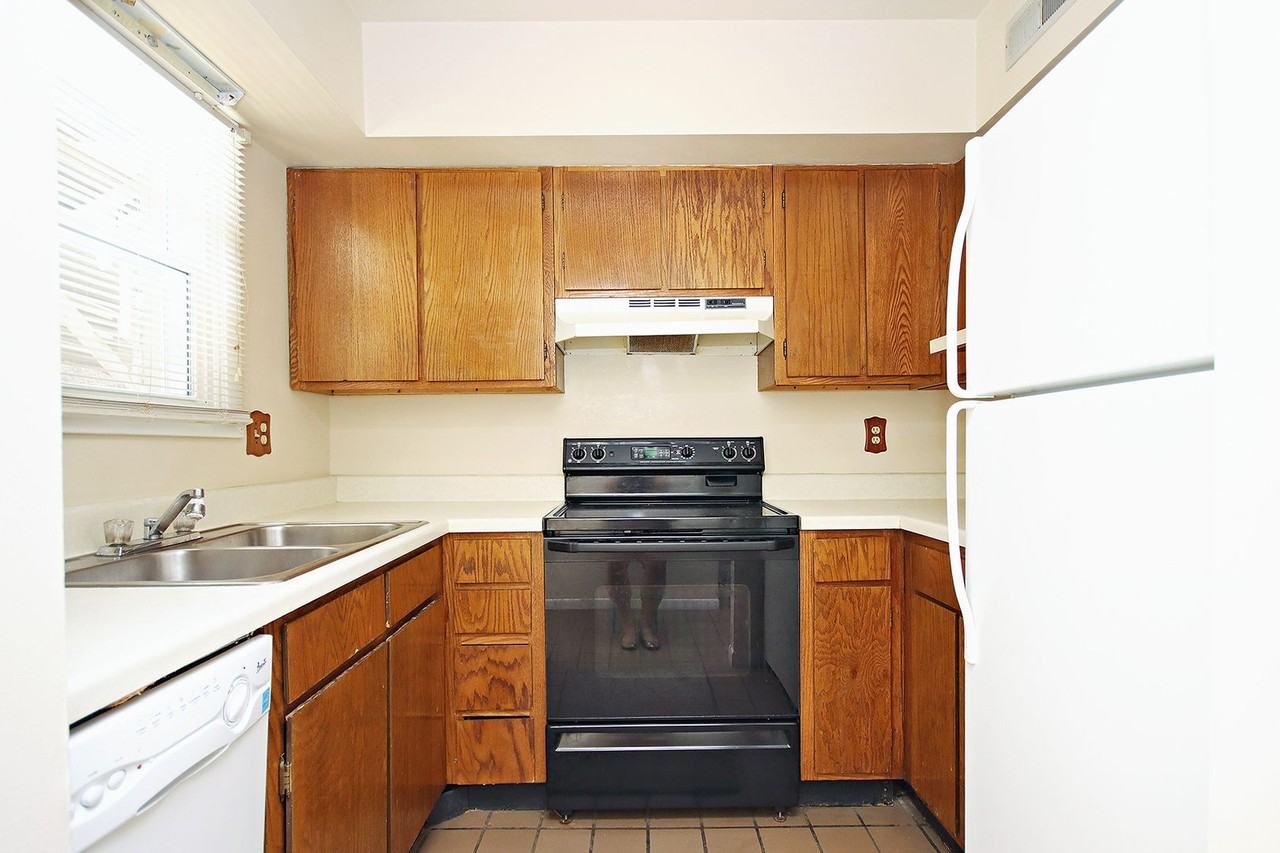 1309 Wertland St #D2 - Photo 3 of 11