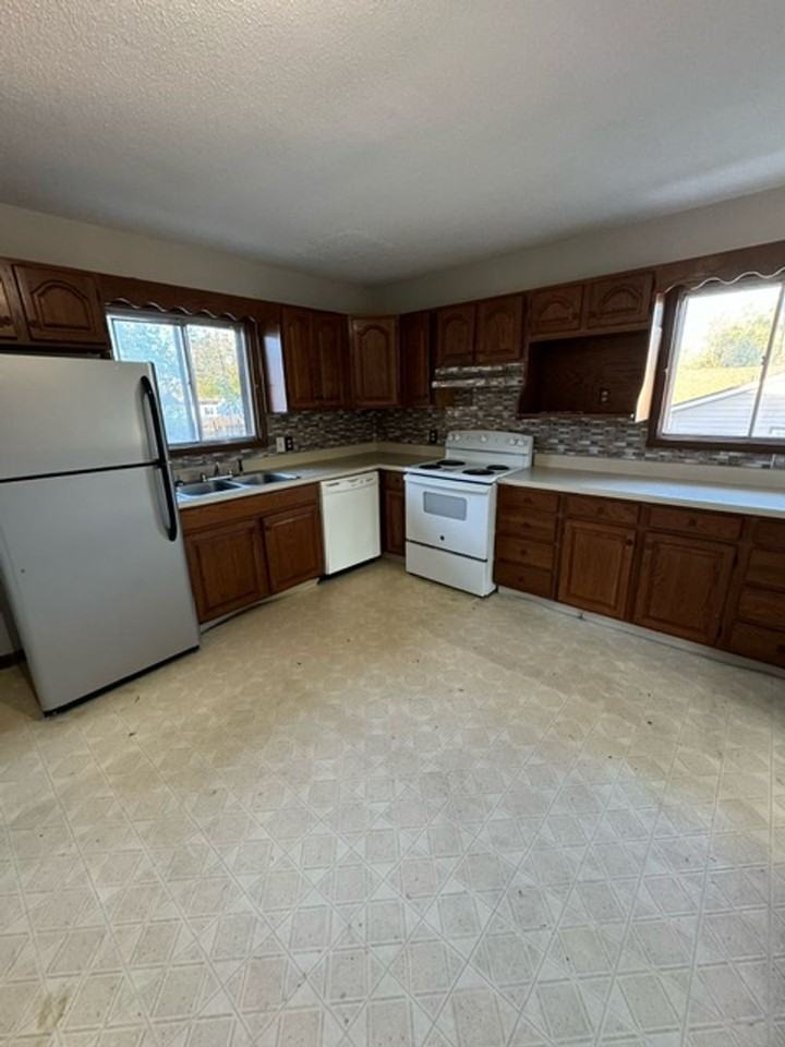 5125 Archwood Ln - Photo 3 of 9