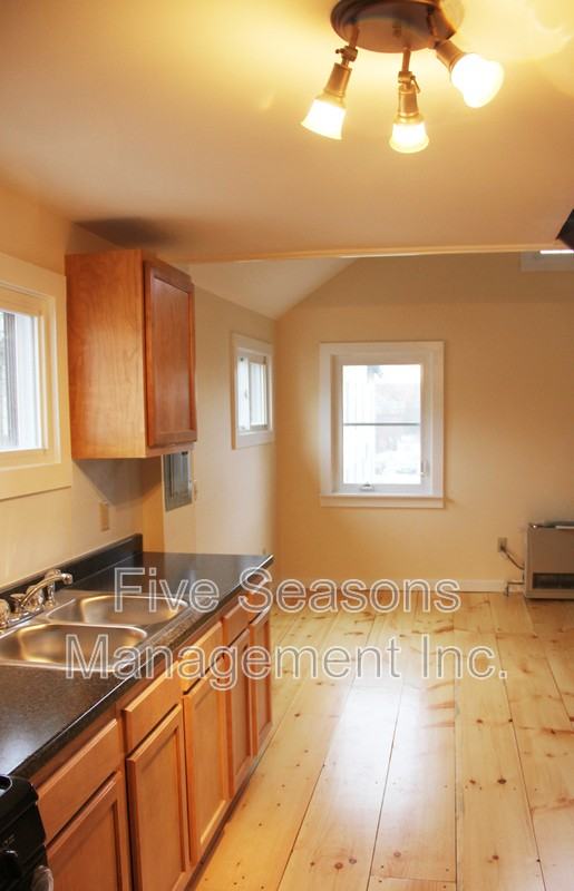 35 N Winooski Ave - Photo 4 of 11