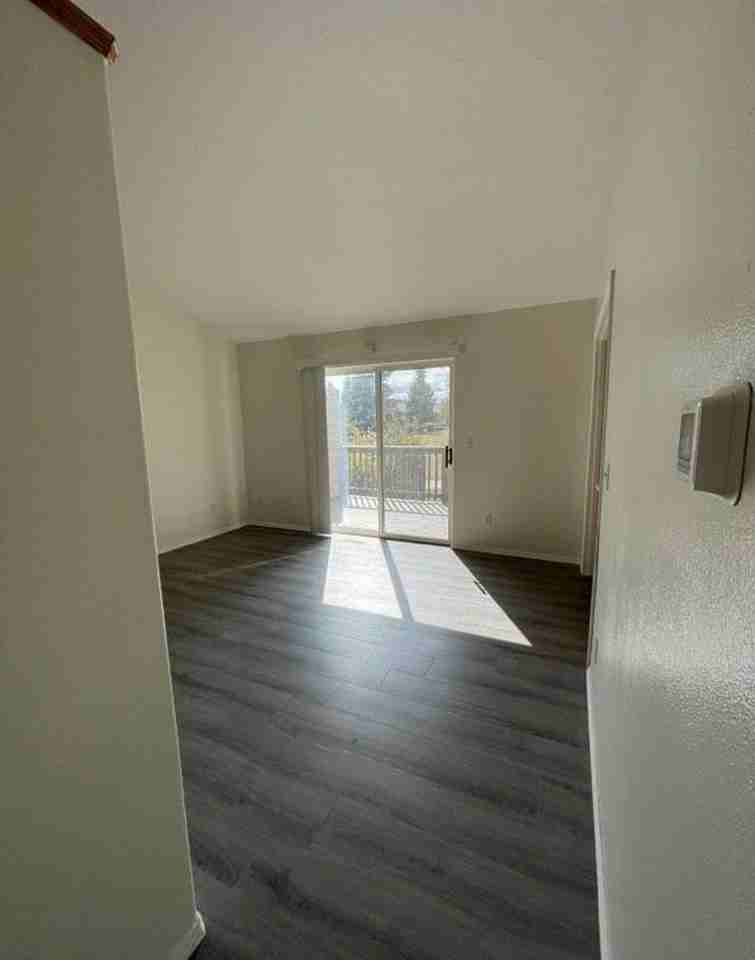 627 Northwest Meadows Drive - Photo 4 of 10