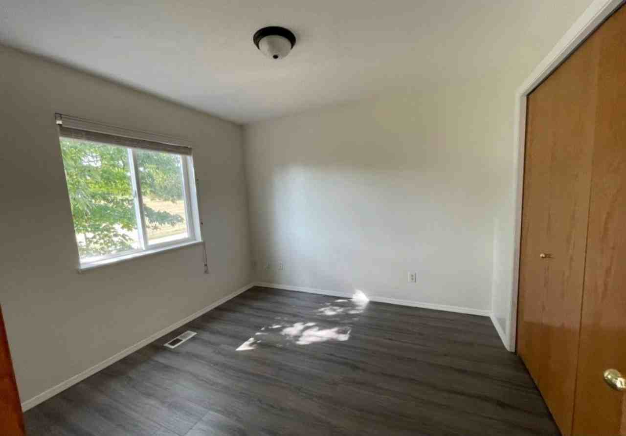 627 Northwest Meadows Drive - Photo 7 of 10