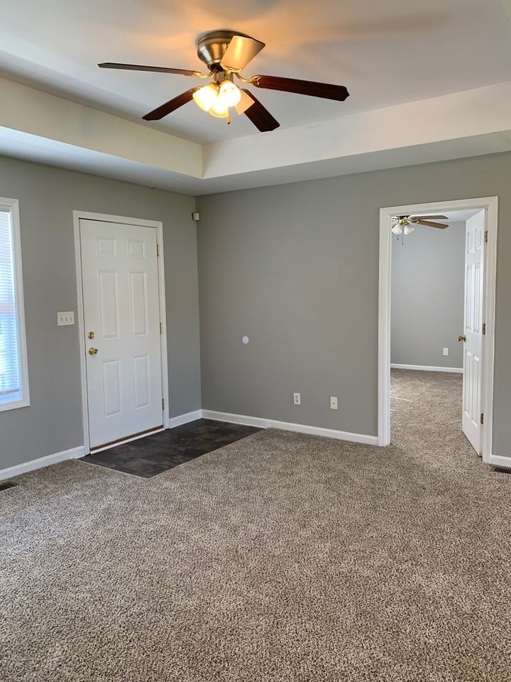 102 Eaglewood Ct - Photo 2 of 17