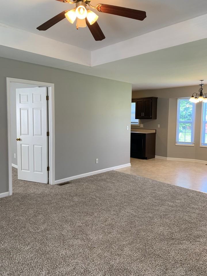 102 Eaglewood Ct - Photo 3 of 17