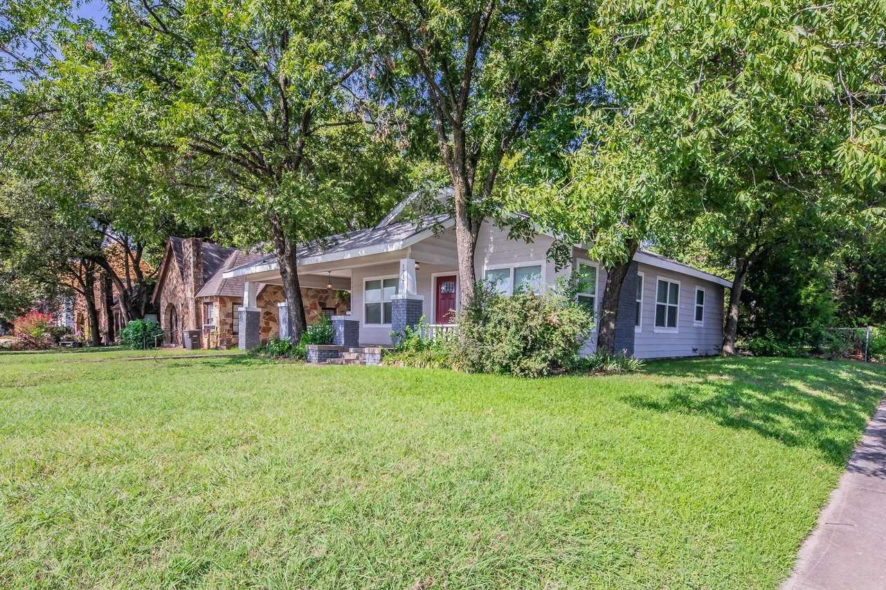 1317 N Sylvania Ave - Photo 2 of 30