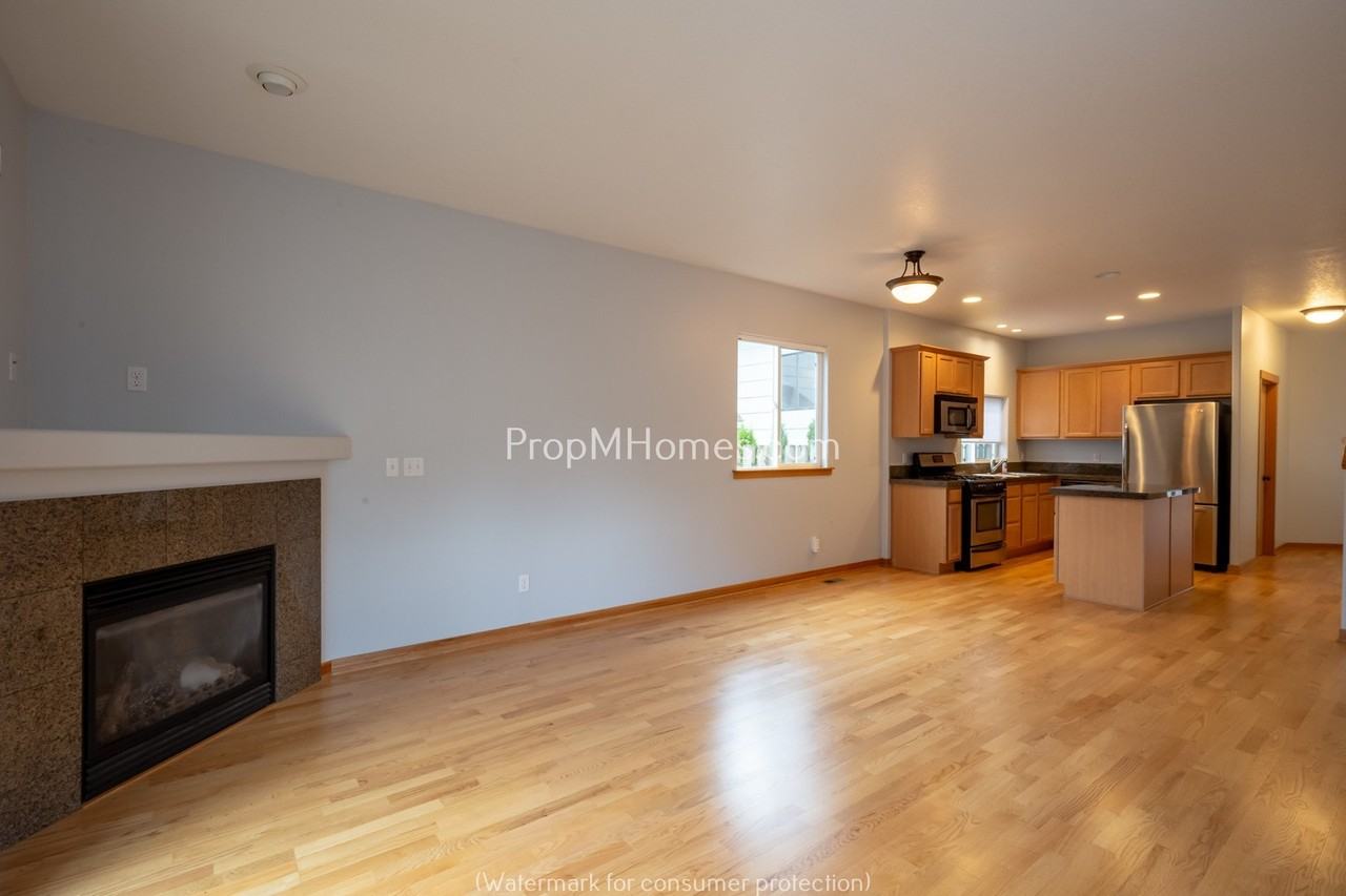 8820 N Fiske Ave - Photo 2 of 23