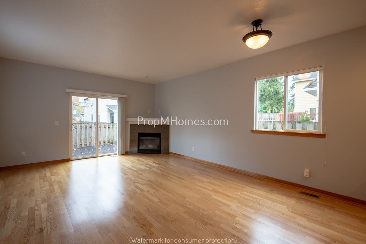 8820 N Fiske Ave - Photo 3 of 23