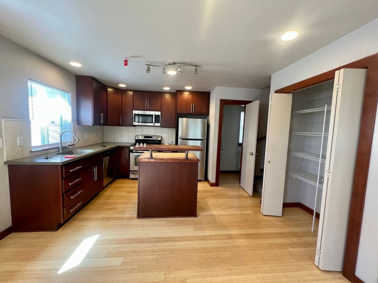 4015 7th Ave Ne - Photo 5 of 21