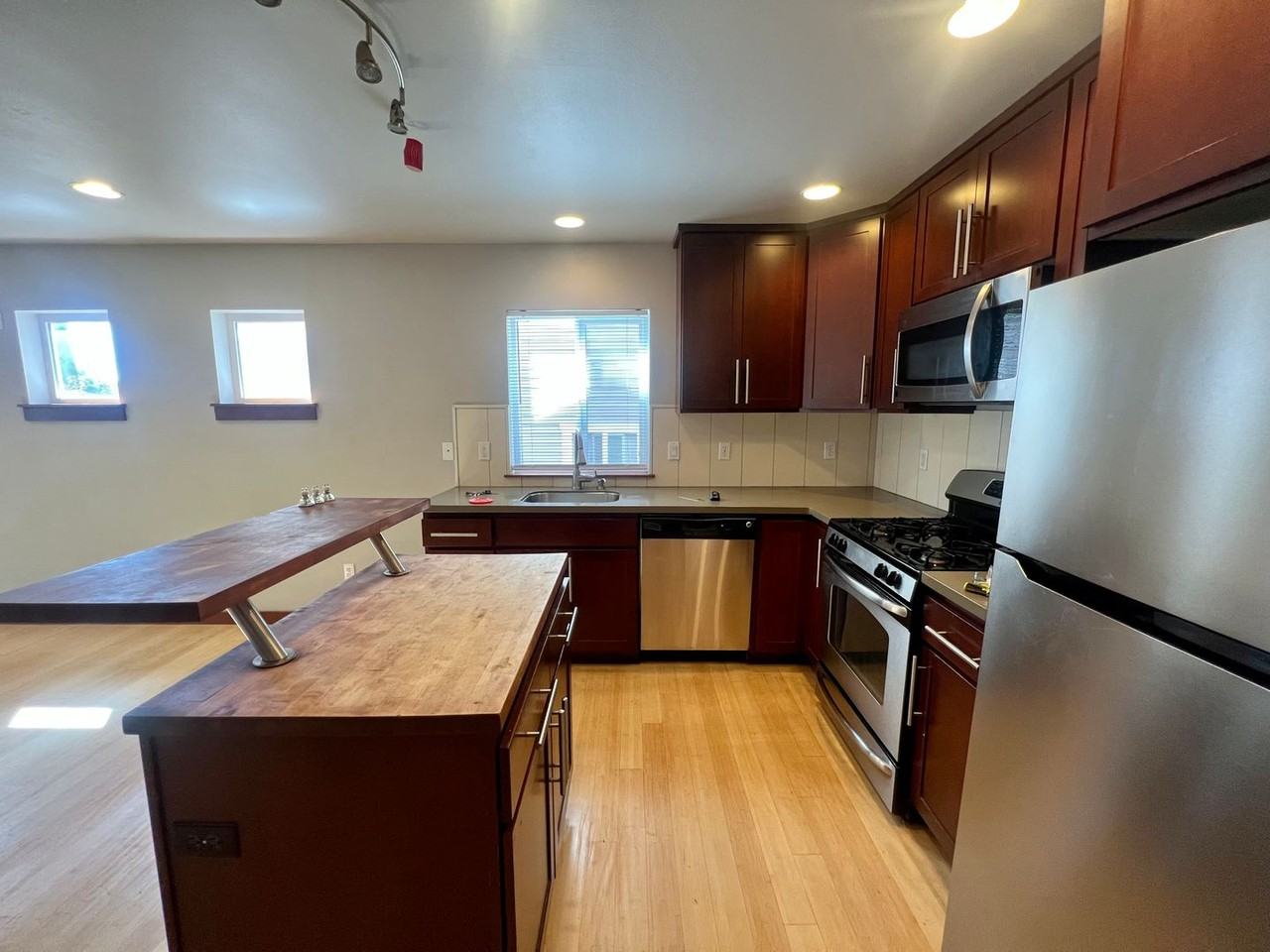 4015 7th Ave Ne - Photo 6 of 21