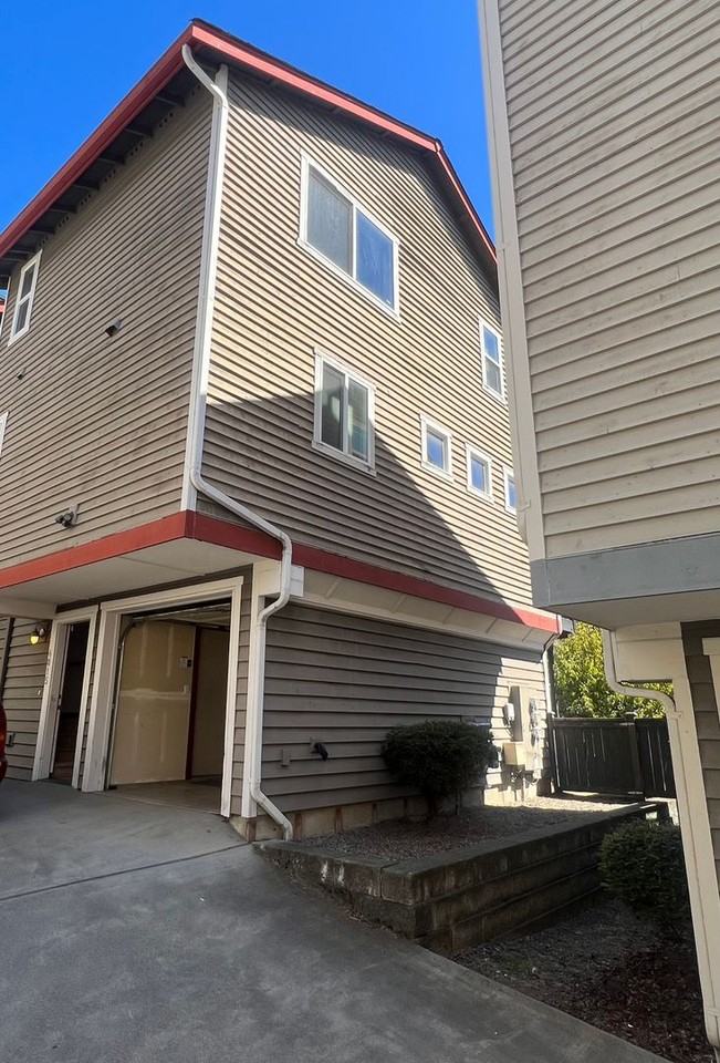 4015 7th Ave Ne - Photo 2 of 21