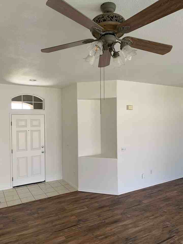 1472 Summerwind Dr - Photo 3 of 17