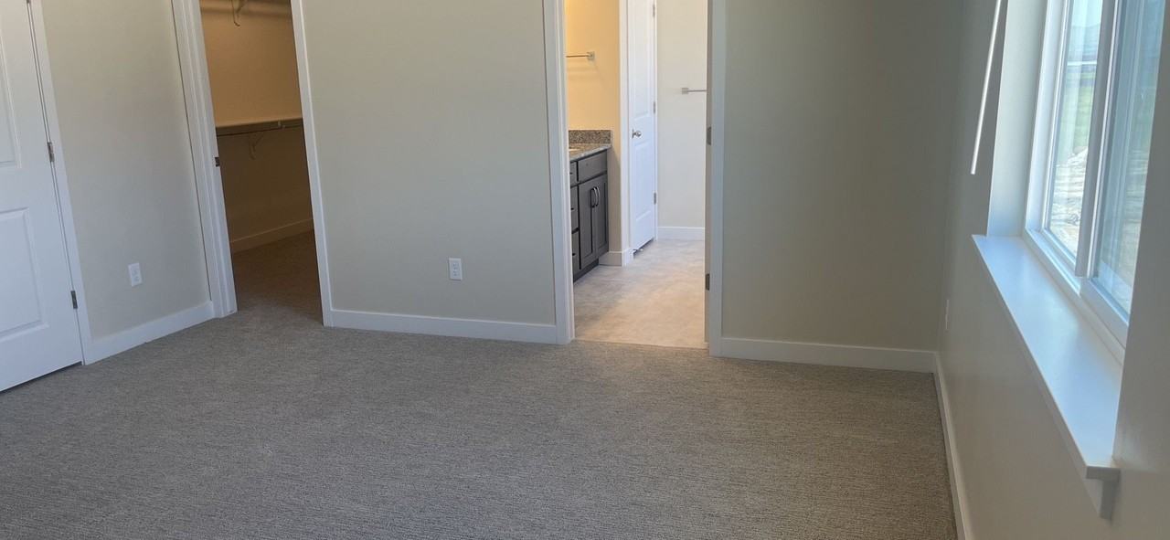 841 N Hilltop Dr - Photo 5 of 13