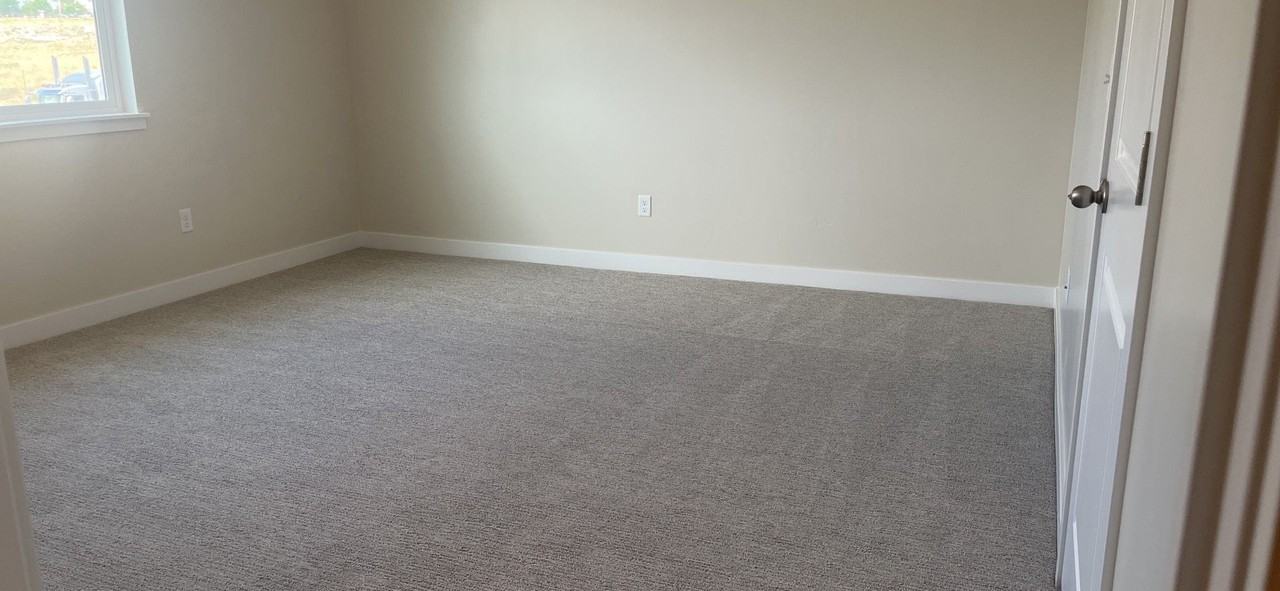 841 N Hilltop Dr - Photo 6 of 13