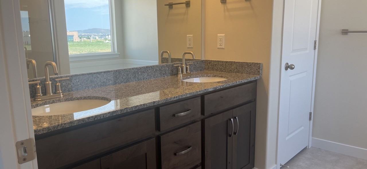 841 N Hilltop Dr - Photo 7 of 13