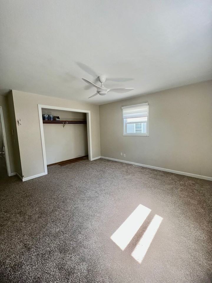 903 Anna Ave - Photo 4 of 11