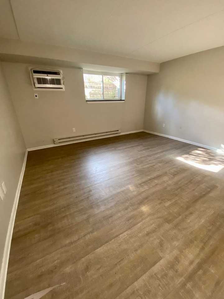 Parkwoode Towers - Photo 2 of 25