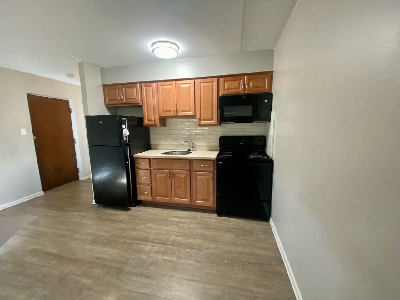 Parkwoode Towers - Photo 5 of 25