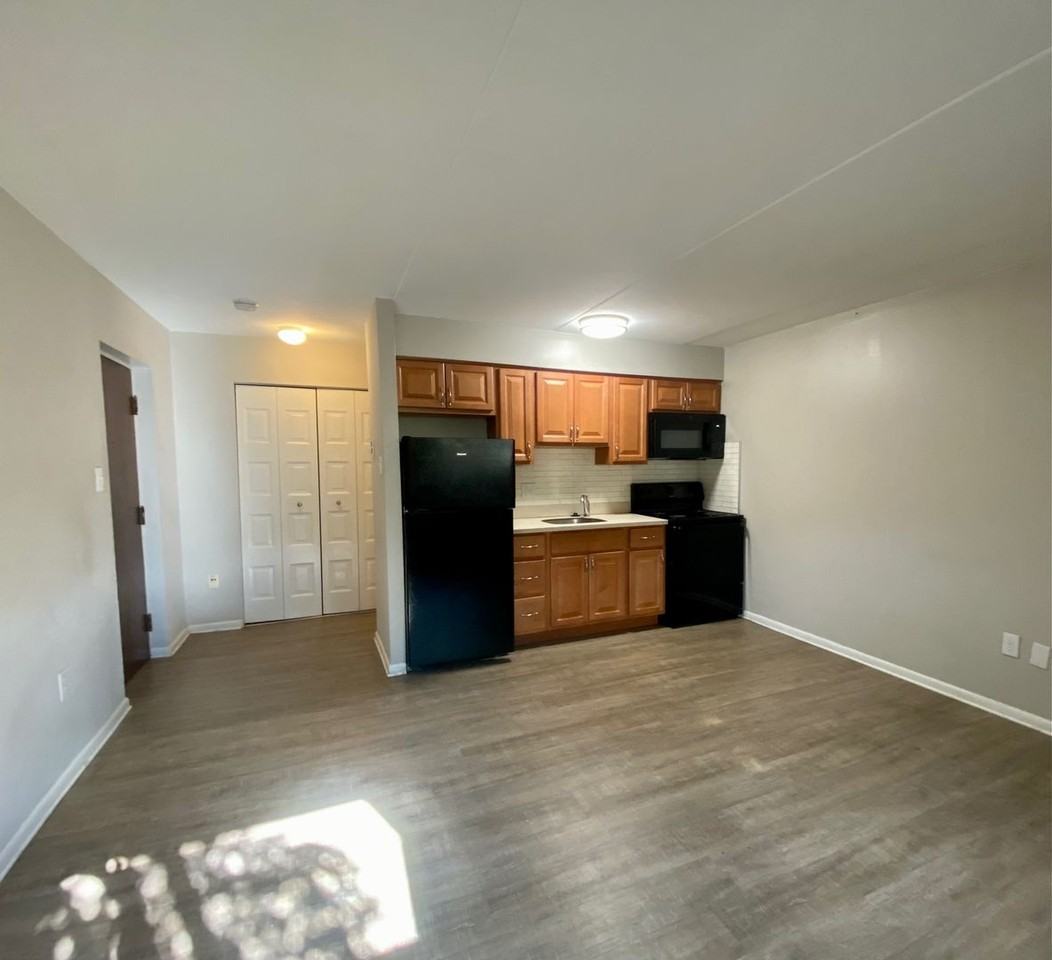 Parkwoode Towers - Photo 6 of 25