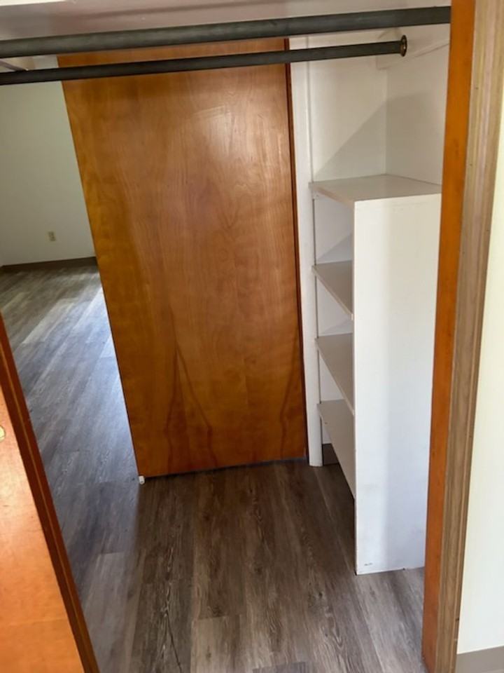 253 Hillside Circle - Photo 3 of 17