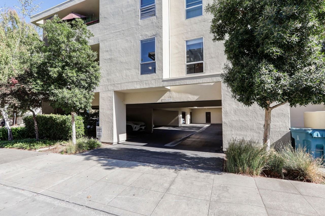 2504 Birch St - Photo 3 of 35