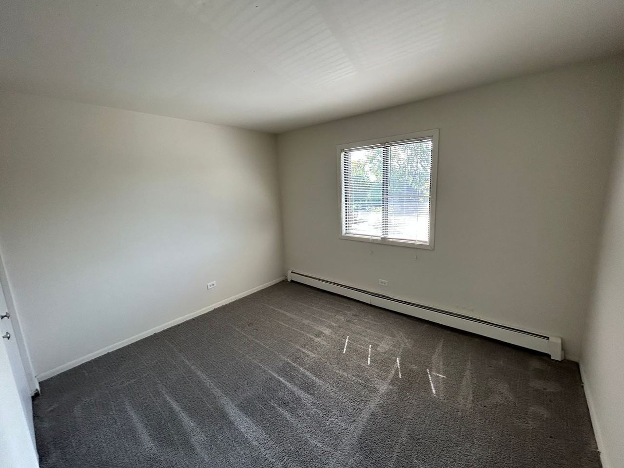 1545 Winslowe Dr - Photo 3 of 15