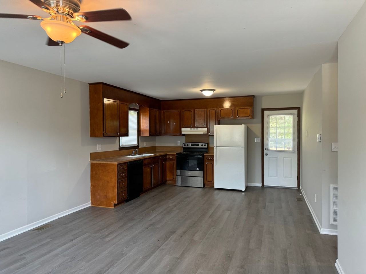 2233 Rose St - Photo 2 of 15