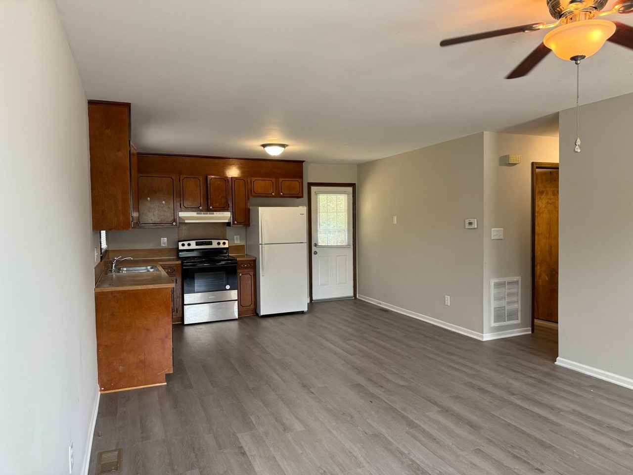 2233 Rose St - Photo 3 of 15