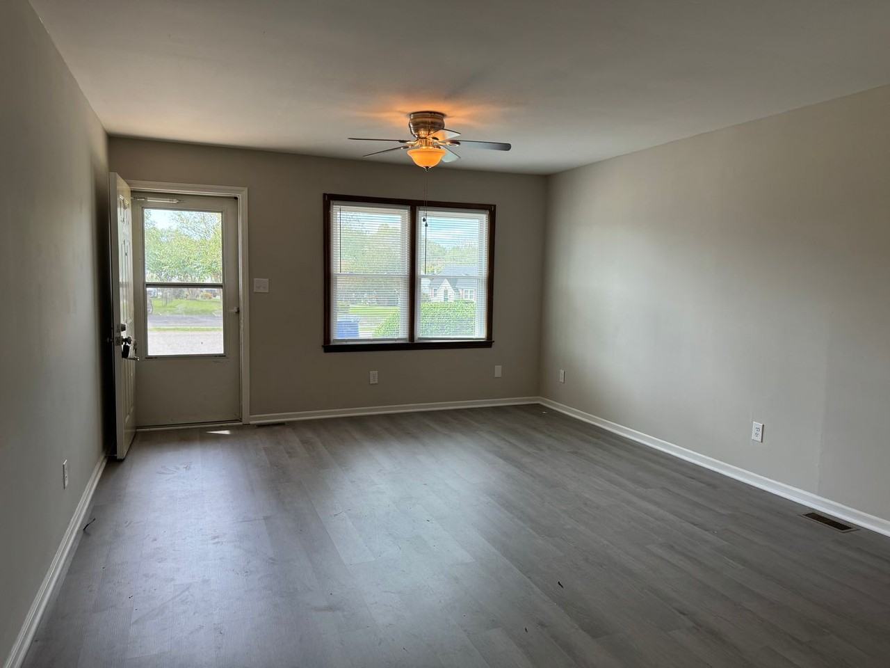 2233 Rose St - Photo 4 of 15