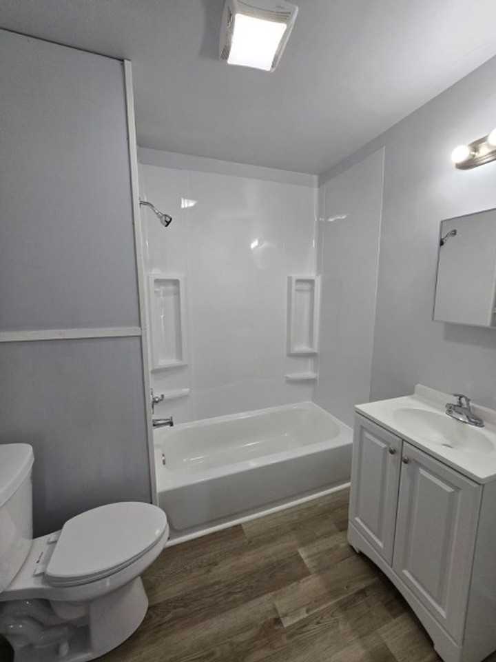 406 E Market St - Photo 4 of 8