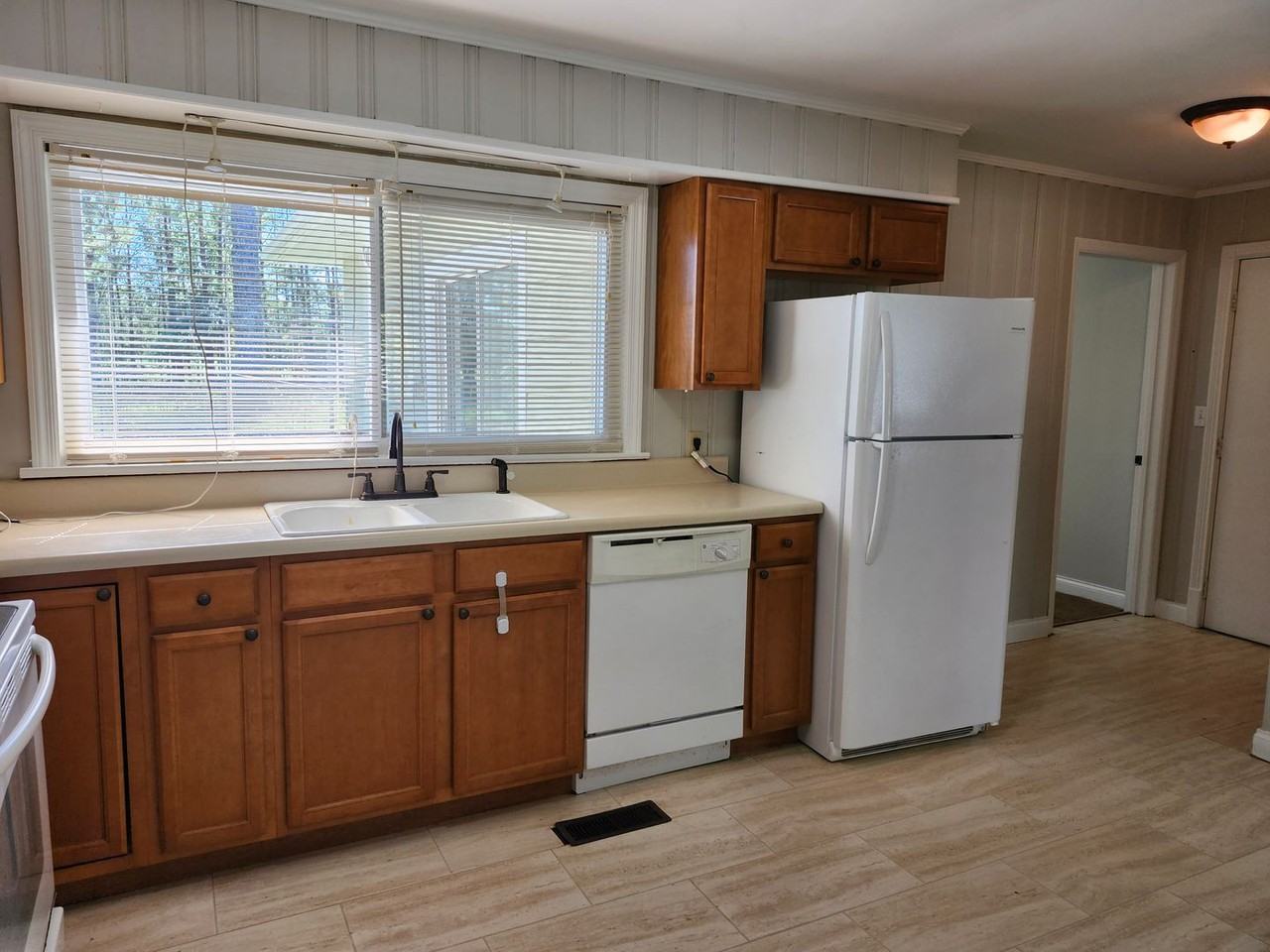 5022 Golfview Dr - Photo 6 of 14