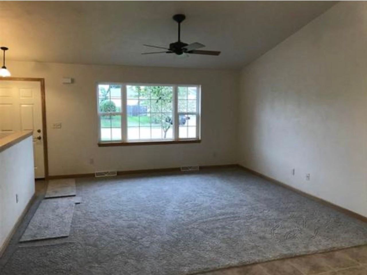 2187/2189 Hillington Drive - Photo 4 of 21