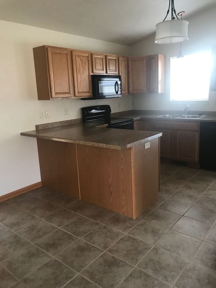 2187/2189 Hillington Drive - Photo 7 of 21