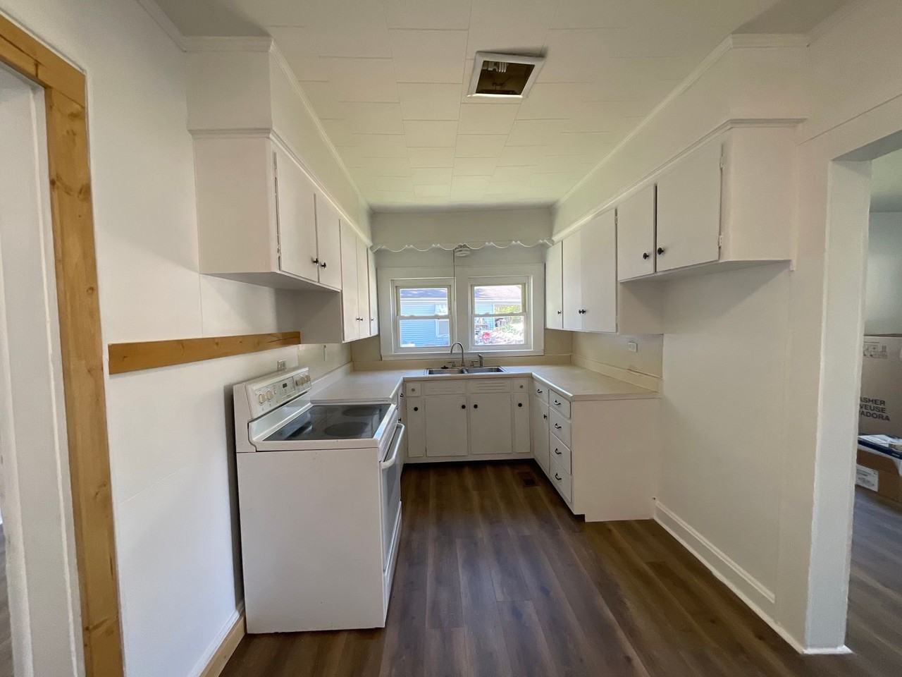 201 Gilbert St - Photo 2 of 10