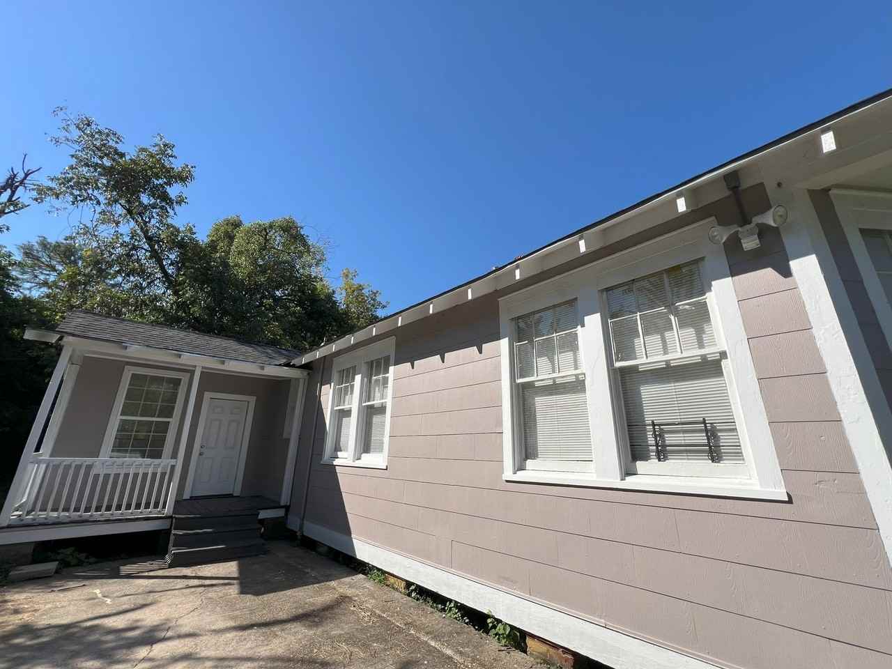 2914 Convention St - Photo 4 of 34