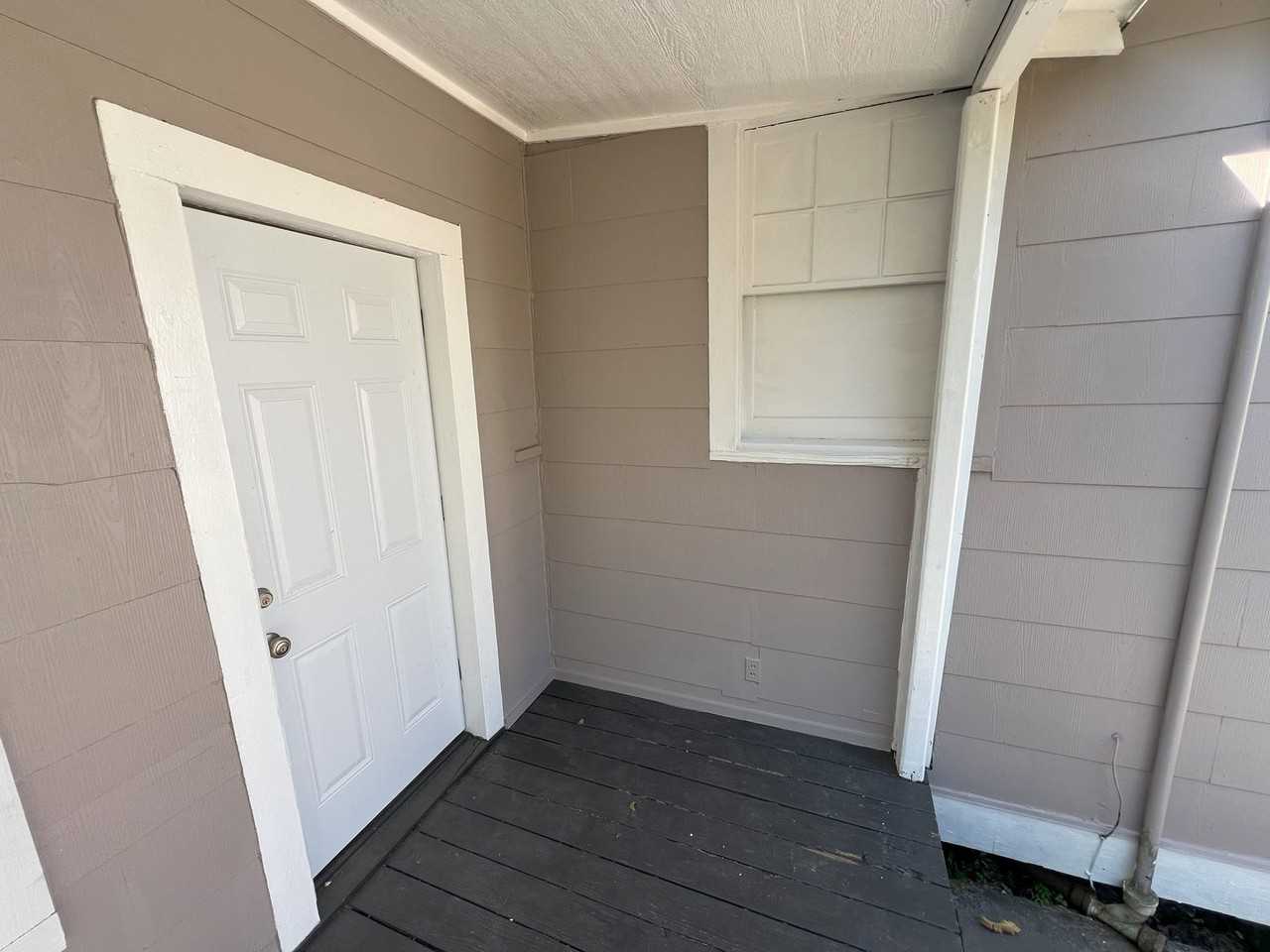 2914 Convention St - Photo 5 of 34