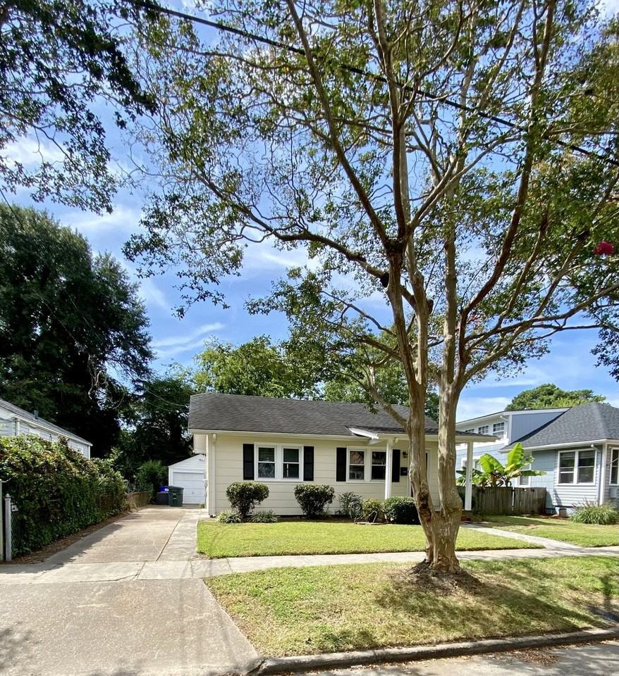 139 E Randall Ave - Photo 2 of 16