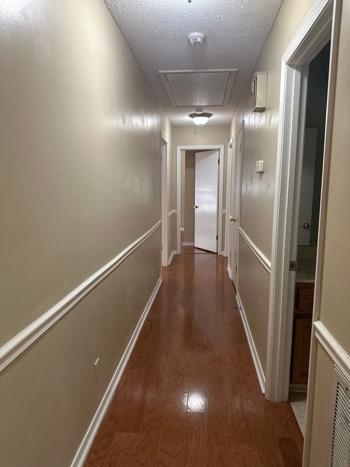 1903 Beechwood Ct - Photo 3 of 10