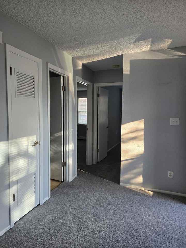 127 Crawford Lane #4 - Photo 4 of 8