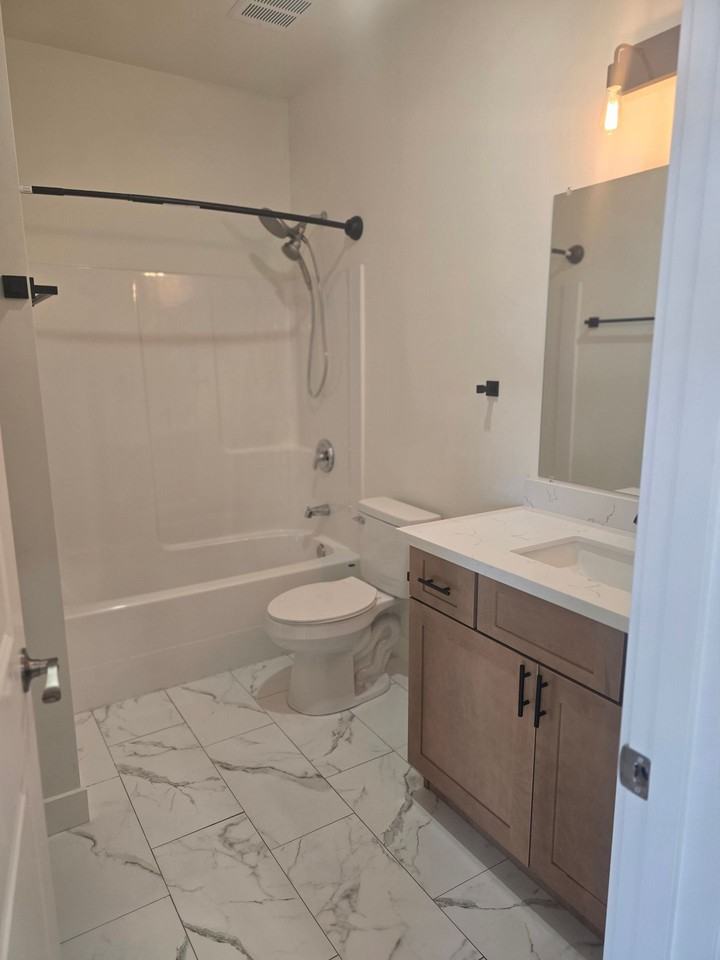 Bristol - Photo 7 of 13