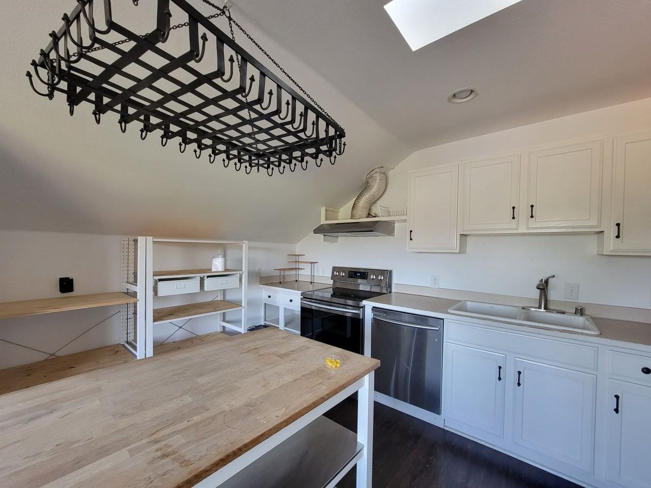 1141 Naval Ave - Photo 4 of 16