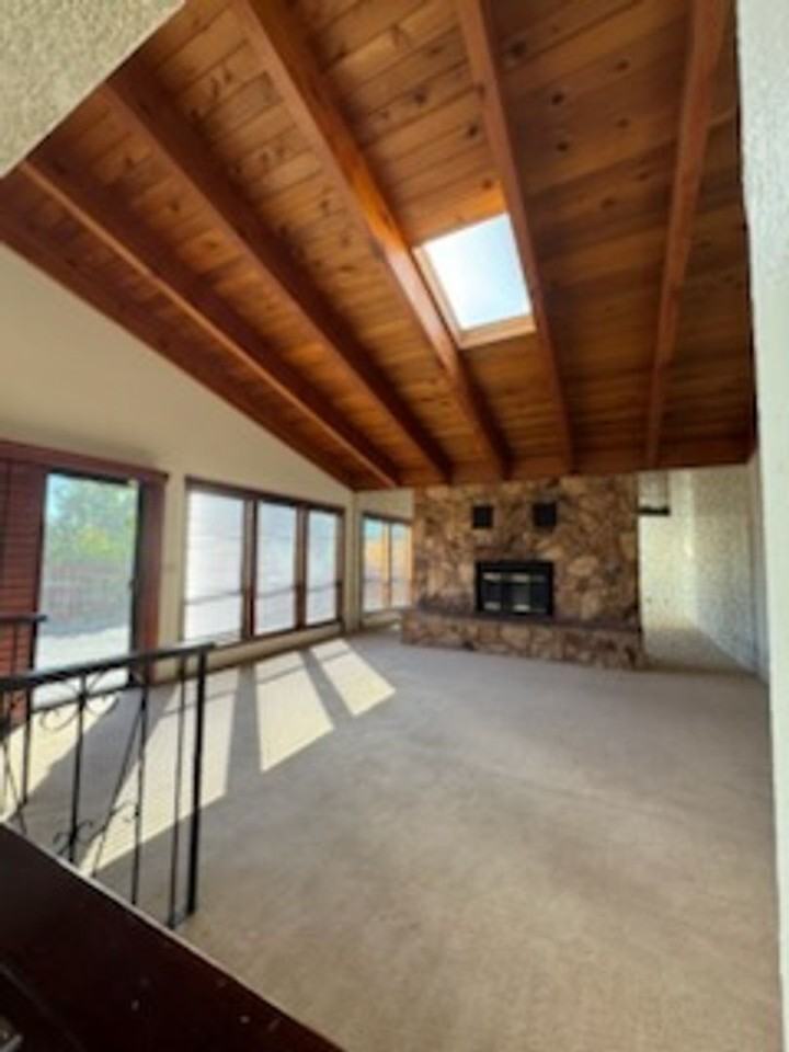 1140 Viewpoint Blvd - Photo 2 of 20