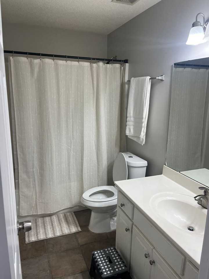 211 Eagles Nest Ln - Photo 2 of 13