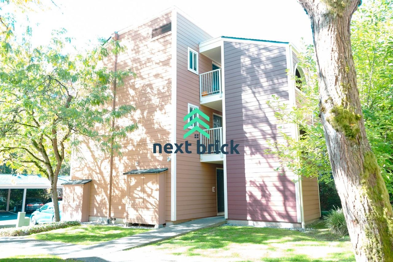 7426 W Lake Sammamish Pkwy Ne - Photo 2 of 20