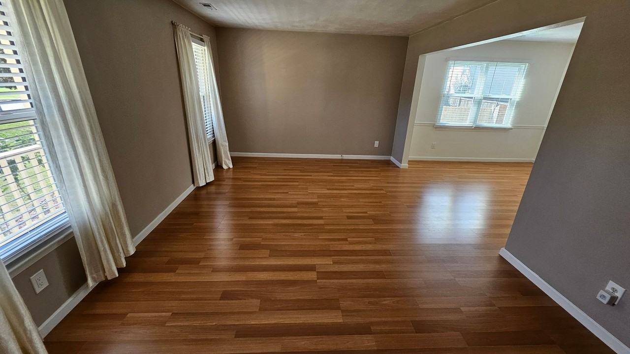 1605 Sinking Creek Dr - Photo 4 of 36
