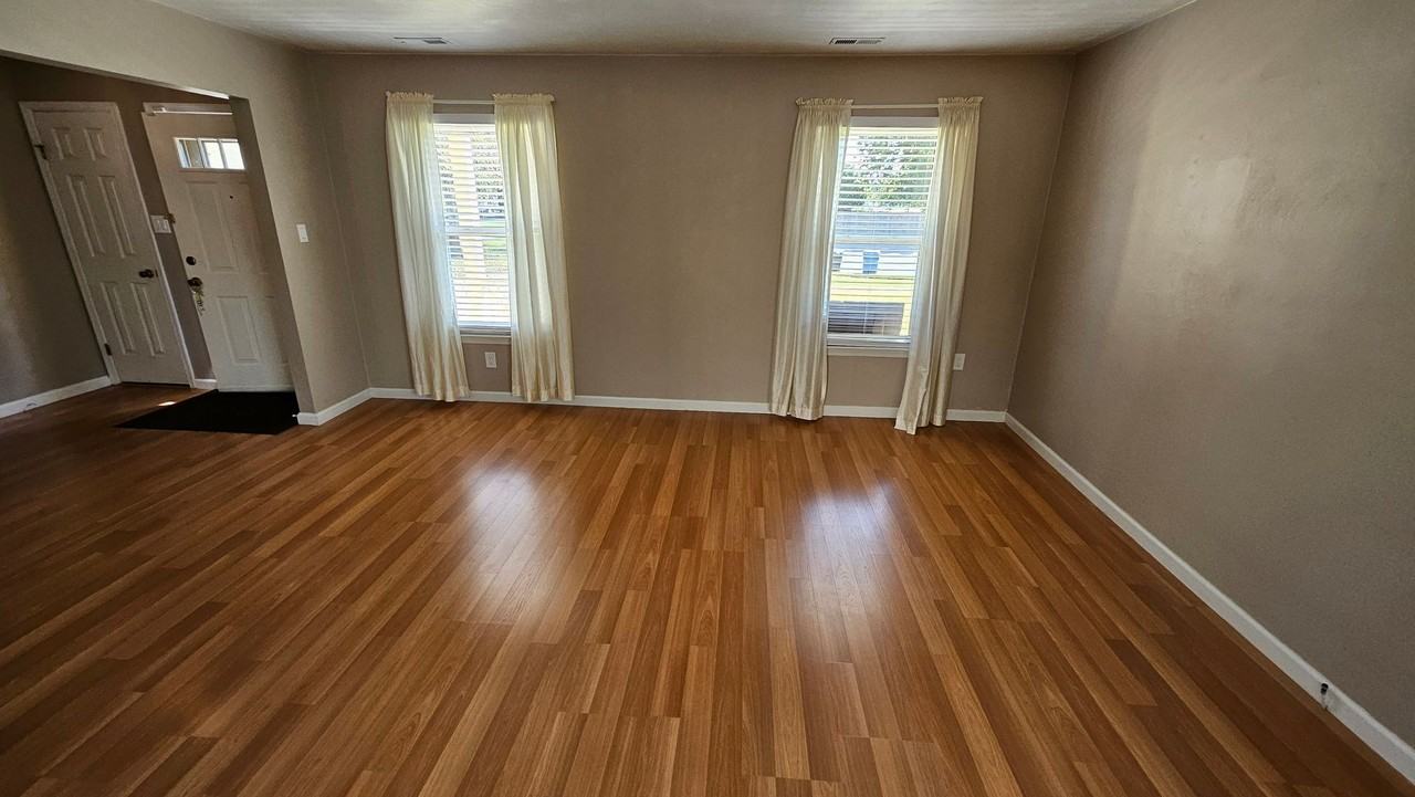 1605 Sinking Creek Dr - Photo 5 of 36