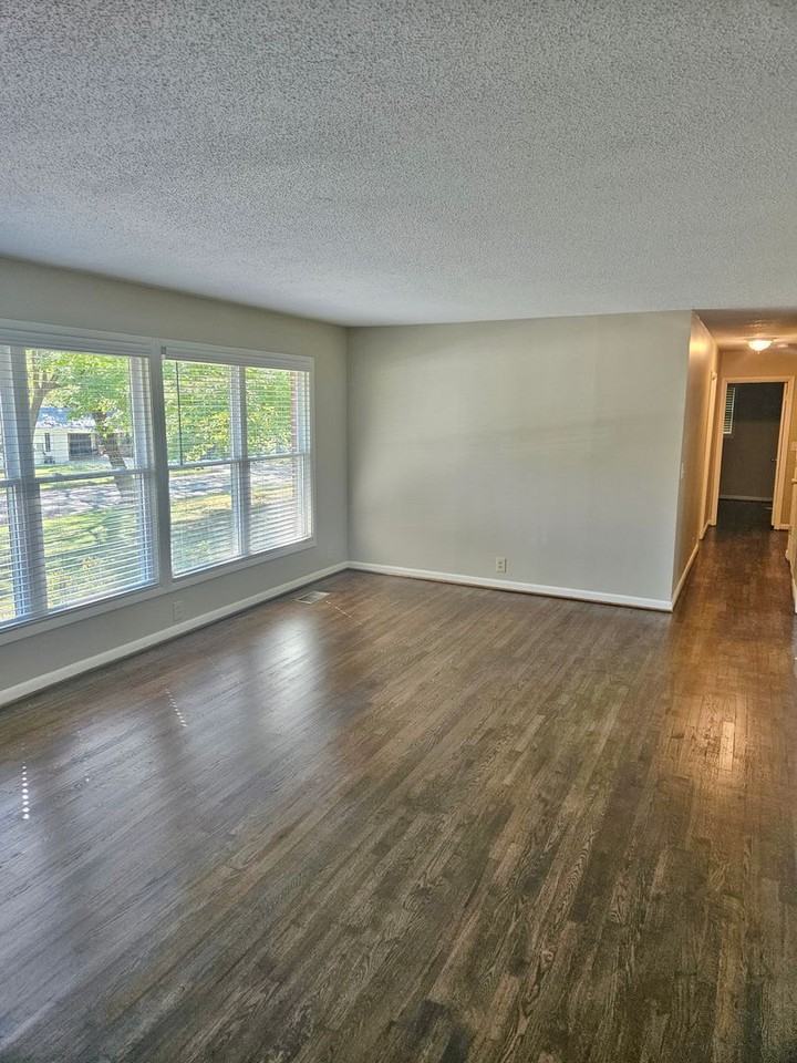 1749 Highland Dr Nw - Photo 2 of 15