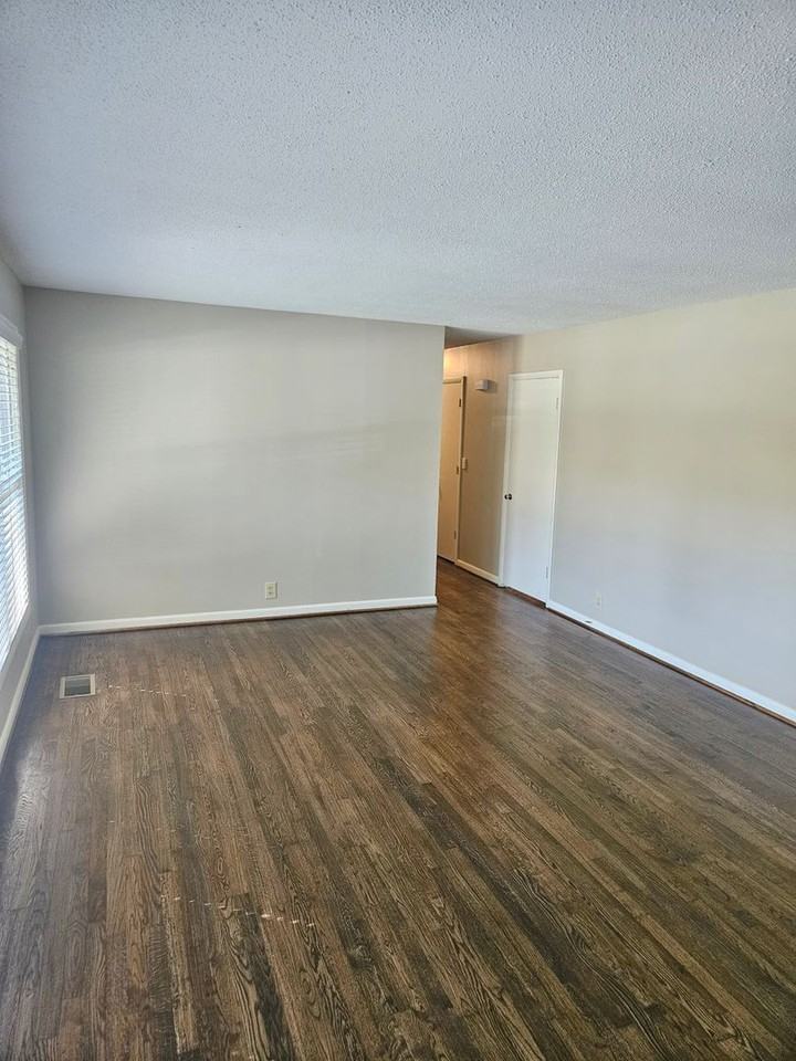 1749 Highland Dr Nw - Photo 3 of 15